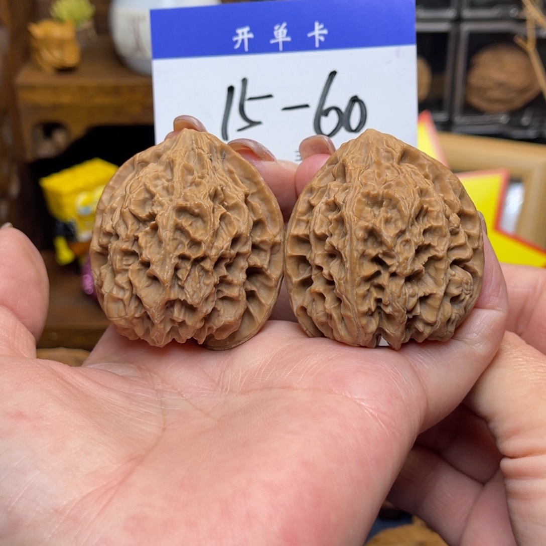 桃核把件野牛42李。   全