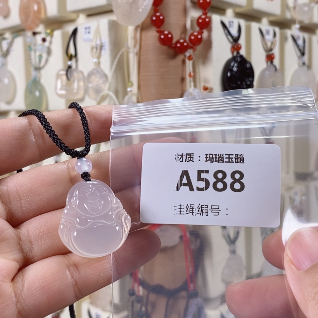 燕***脆玛瑙/玉髓未镶嵌颈饰