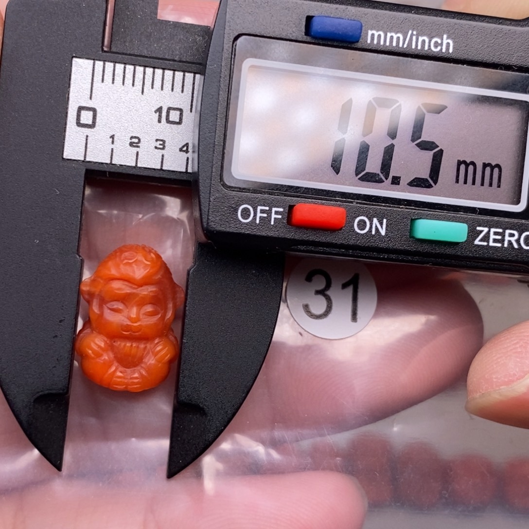 南红玛瑙未镶嵌配饰有瑕疵