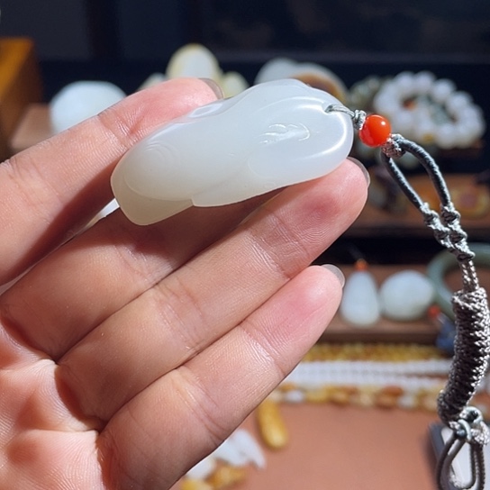 和田玉（子料）未镶嵌颈饰時****薄