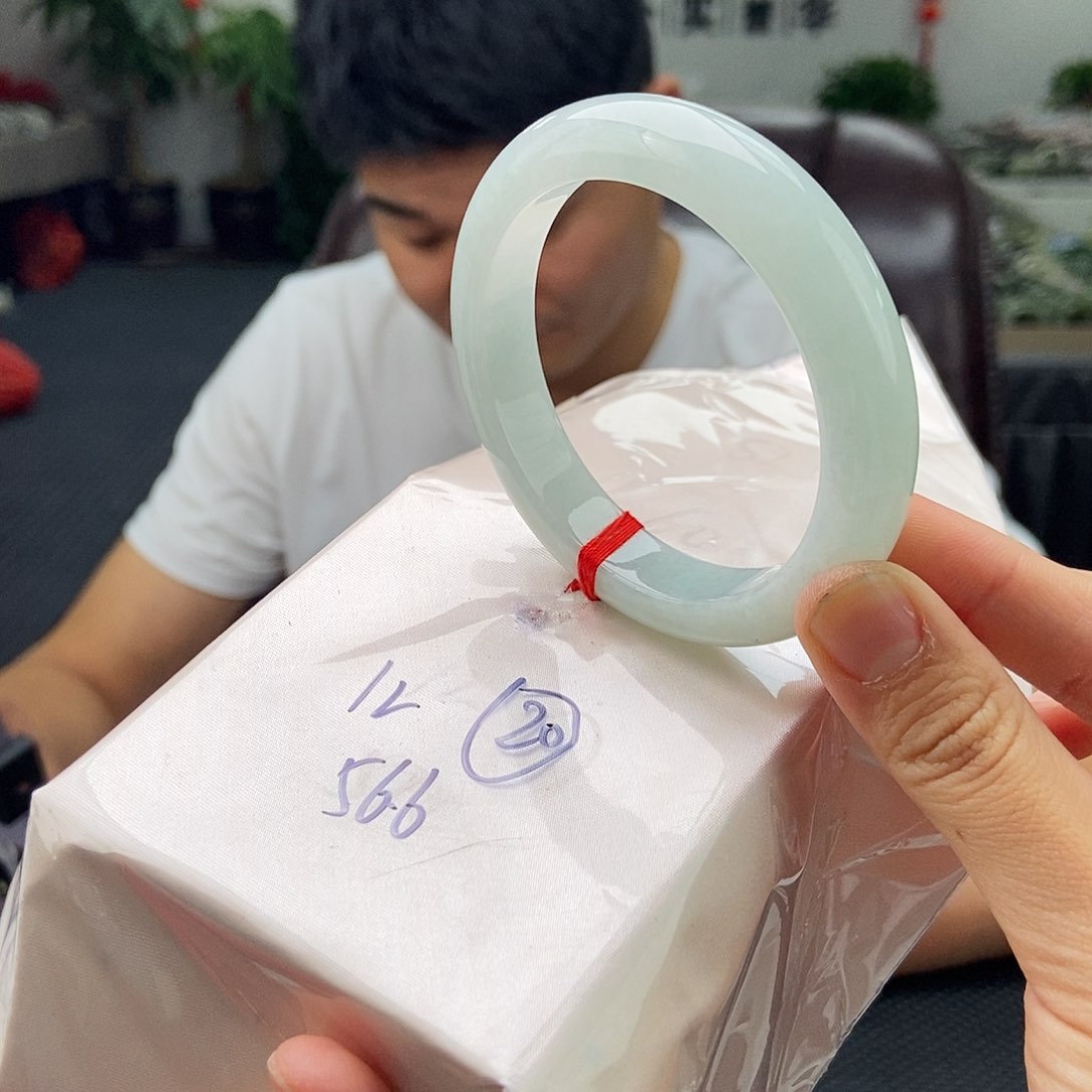 翡翠手镯未镶嵌颜色多样性发拍一发一