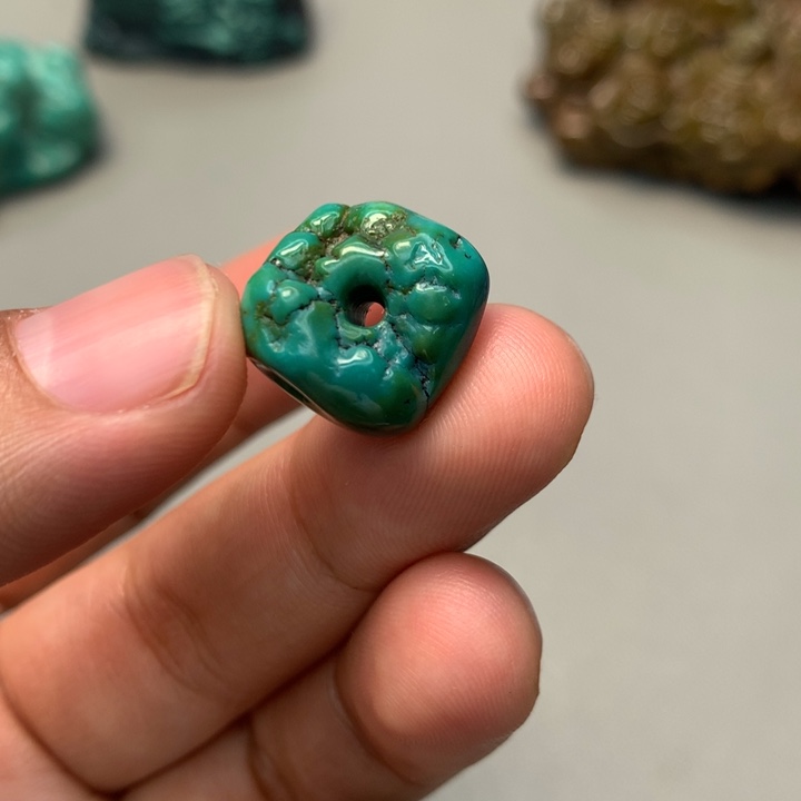 绿松石未镶嵌颈饰