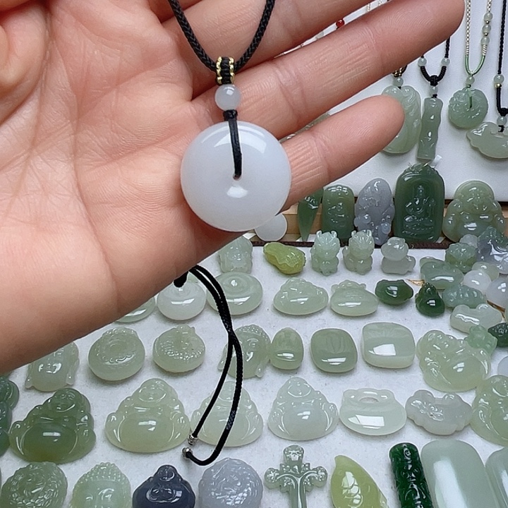 和田玉未镶嵌颈饰