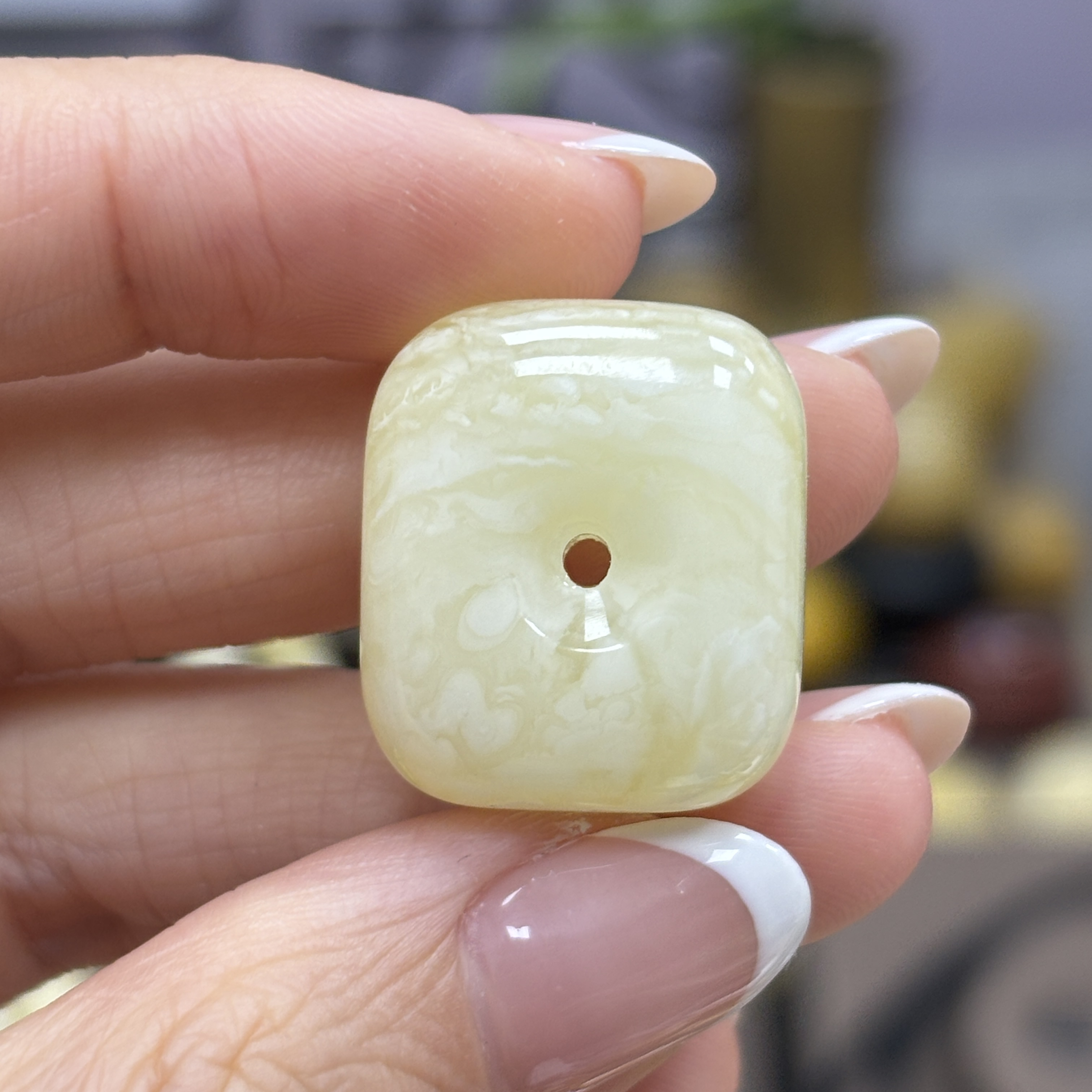 21.9*19.0*10.6mm 小妖珠宝天然原矿琥珀蜜蜡