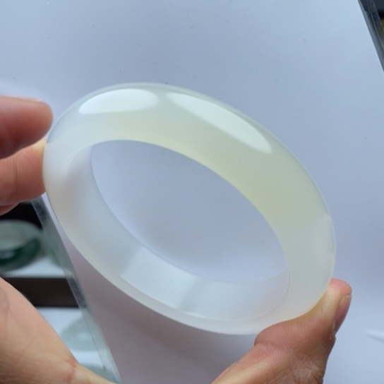 石英质玉（金丝玉）手镯未镶嵌