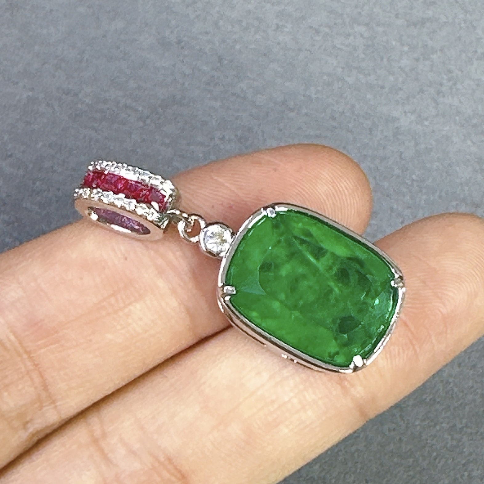 培育祖母绿精工典藏深绿吊坠138