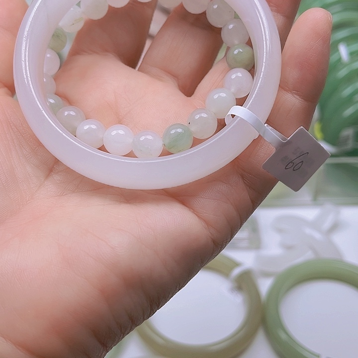 石英质玉手镯未镶嵌白色106/60