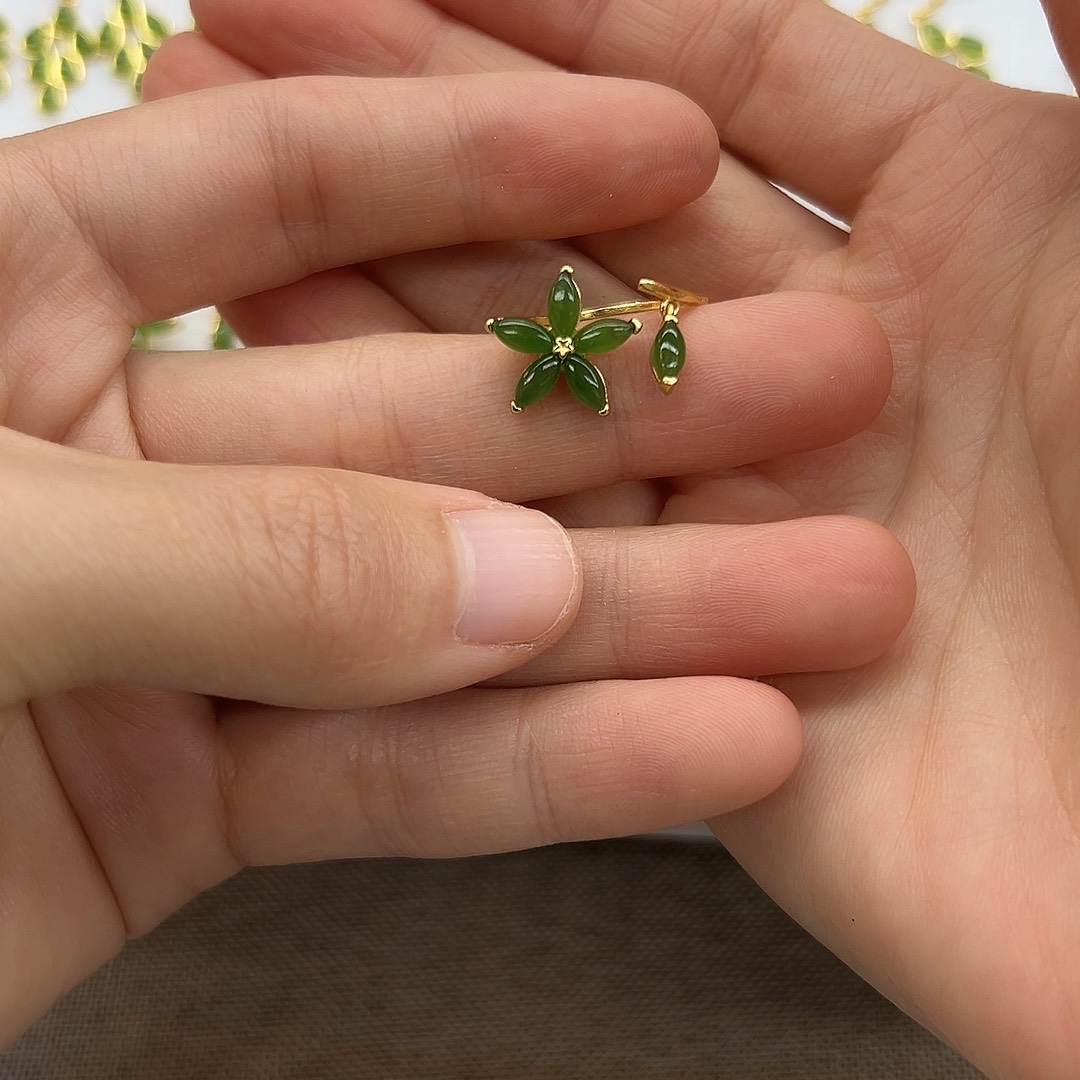 银S925镶嵌戒指和田玉（糖玉）光***?