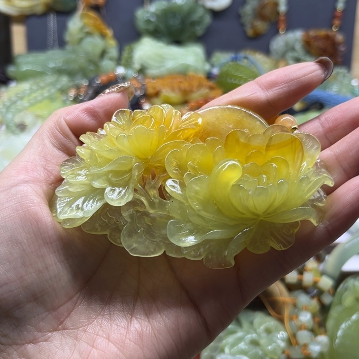 森***林蛇纹石玉未镶嵌颈饰