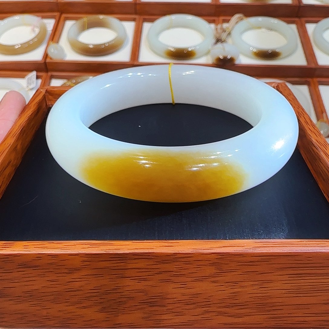 和田玉手镯未镶嵌且末一抹金红糖55 56 57