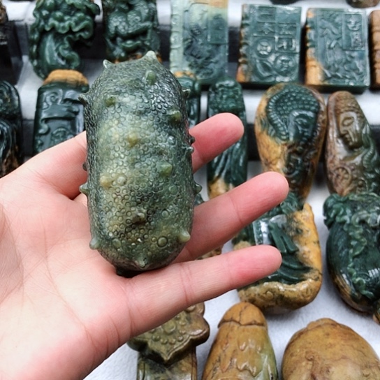 岫岩河磨玉（透闪石质玉）未镶嵌把件