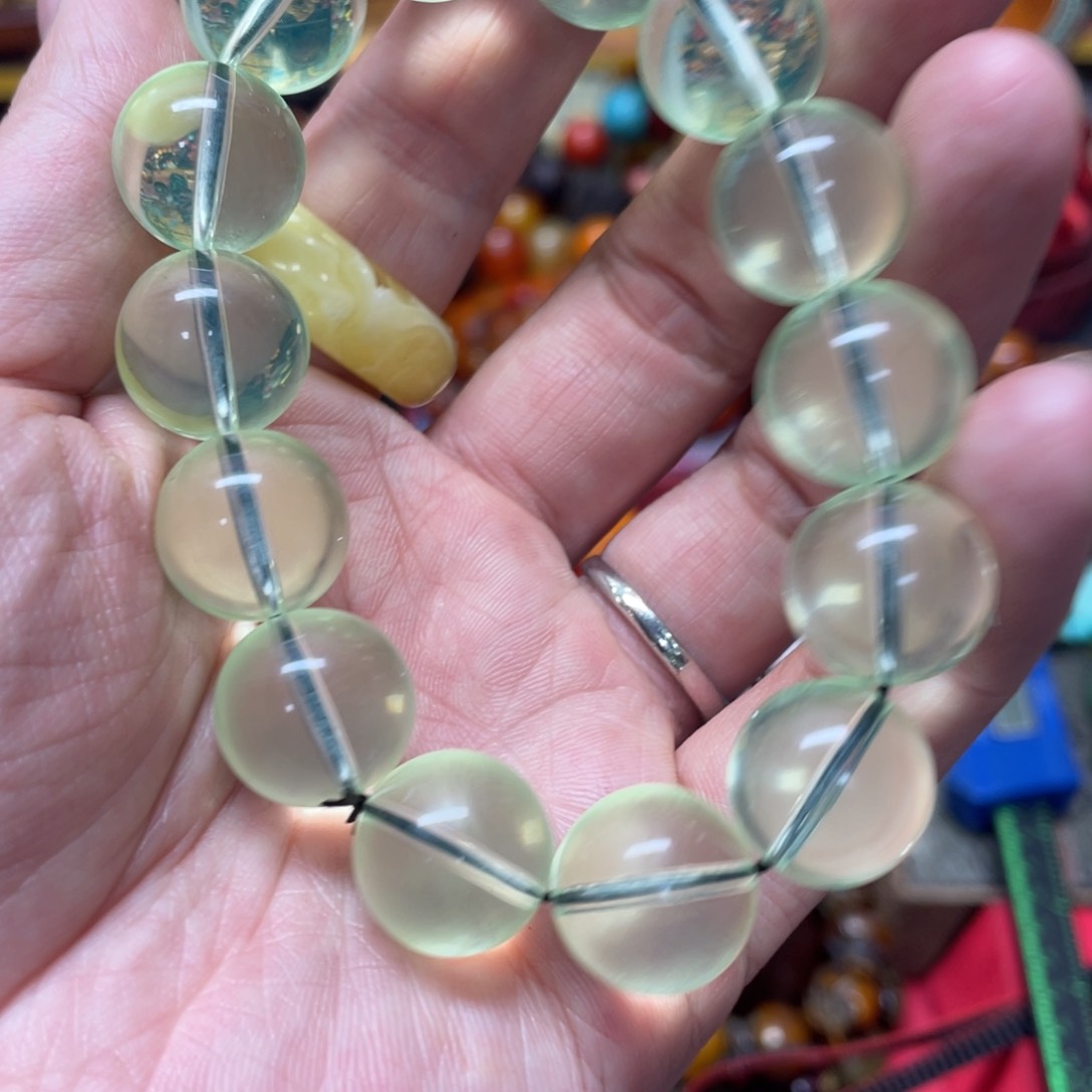 琥珀裸石未镶嵌好物推荐如图所示