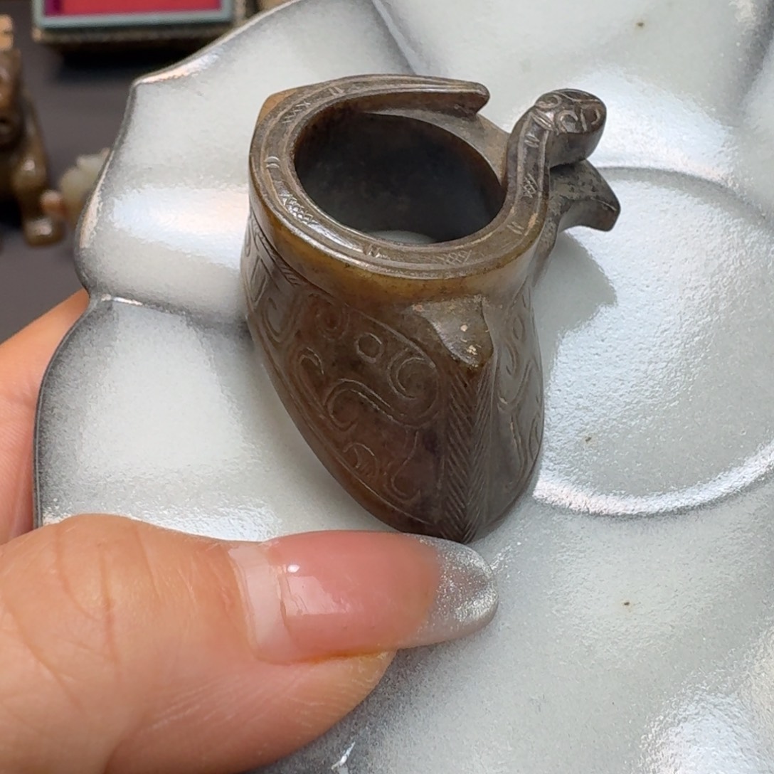 摆件陶我**兽佩戴瓷器的