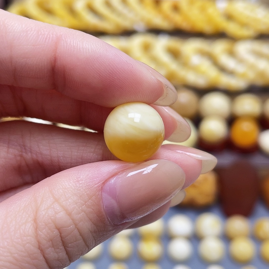 琥珀裸石未镶嵌蜜蜡圆珠13mm瑕疵