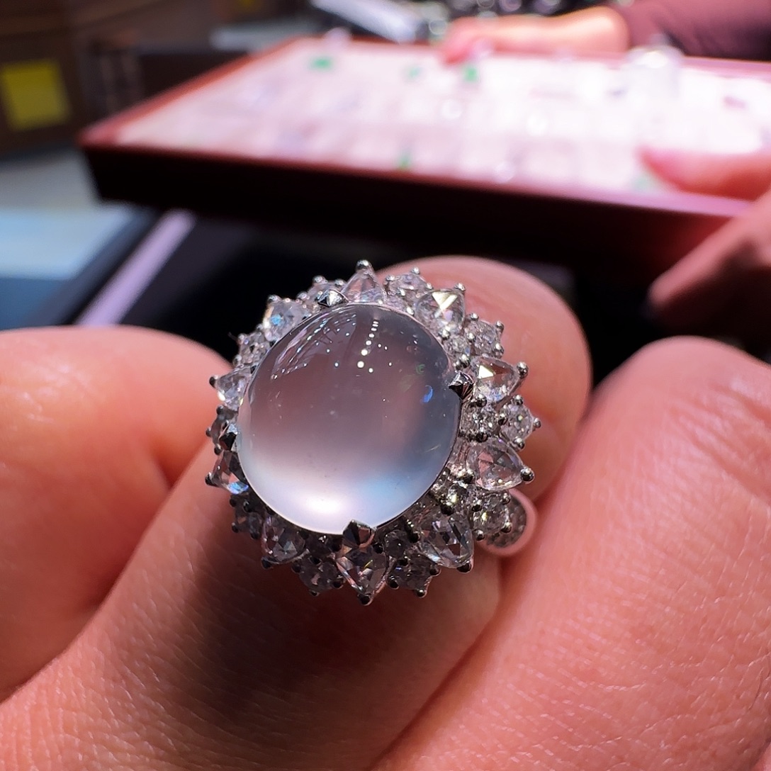 翡翠18K金镶嵌戒指