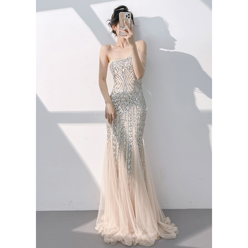 香槟色单肩晚礼服女2025新款高级感轻奢小众主持人年会鱼尾亮片裙