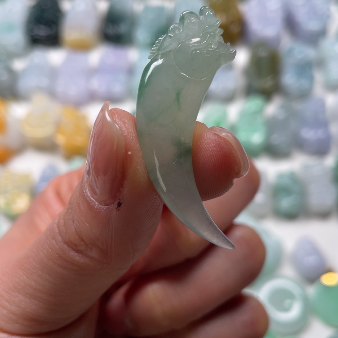 翡翠吊坠(赠链)未镶嵌