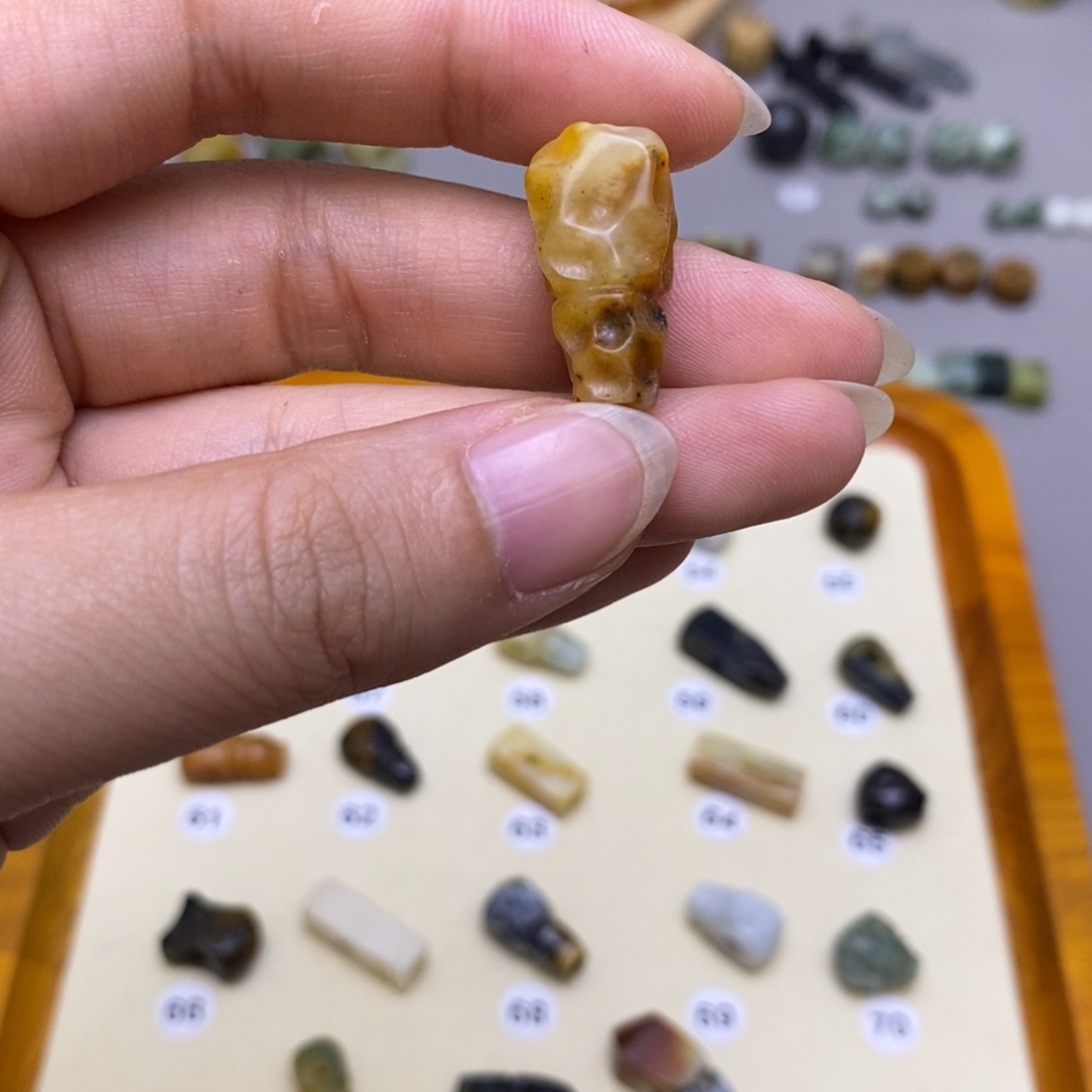 病***毒未镶嵌蛇纹石玉配饰