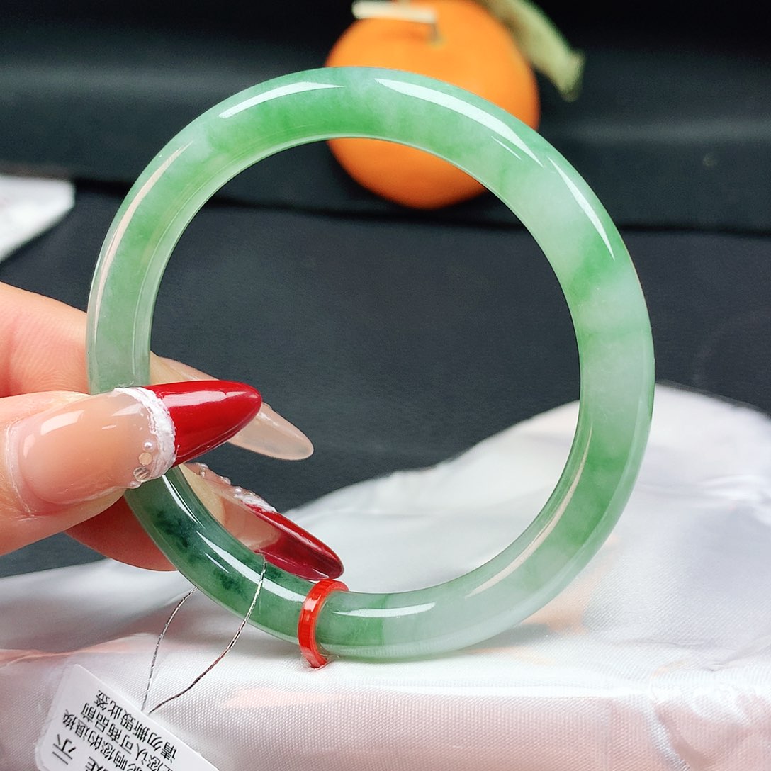 翡翠手镯未镶嵌53圈