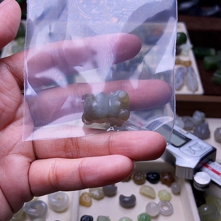 一***花和田玉未镶嵌手链