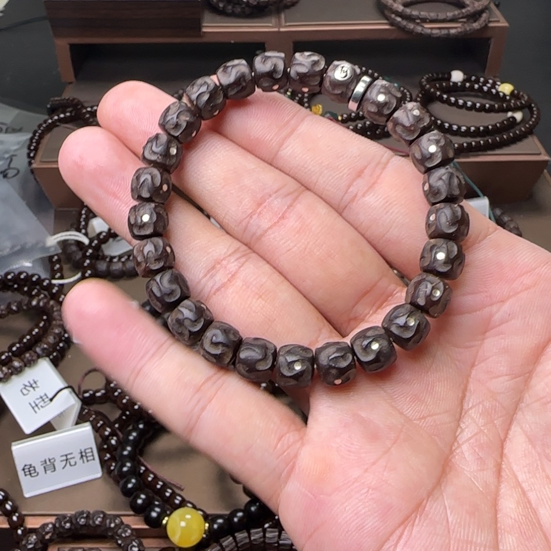 中***_椰蒂吊坠9.8乱山……