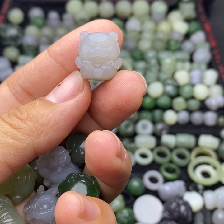 糖***心和田玉未镶嵌颈饰