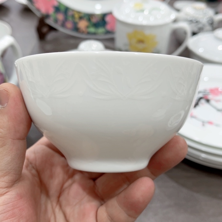 杯釉下五彩的瓷器和瓷器