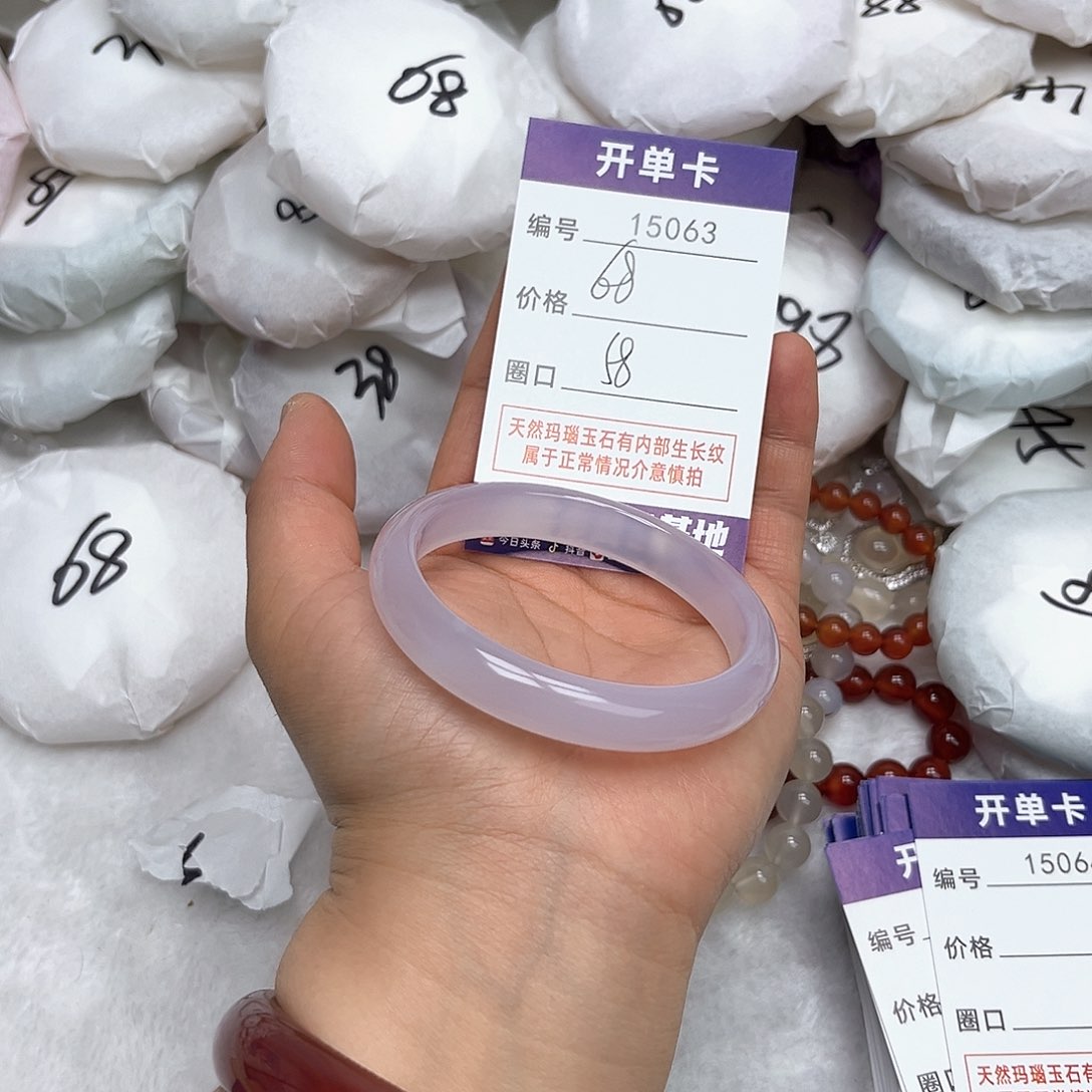 玛瑙/玉髓手镯未镶嵌63