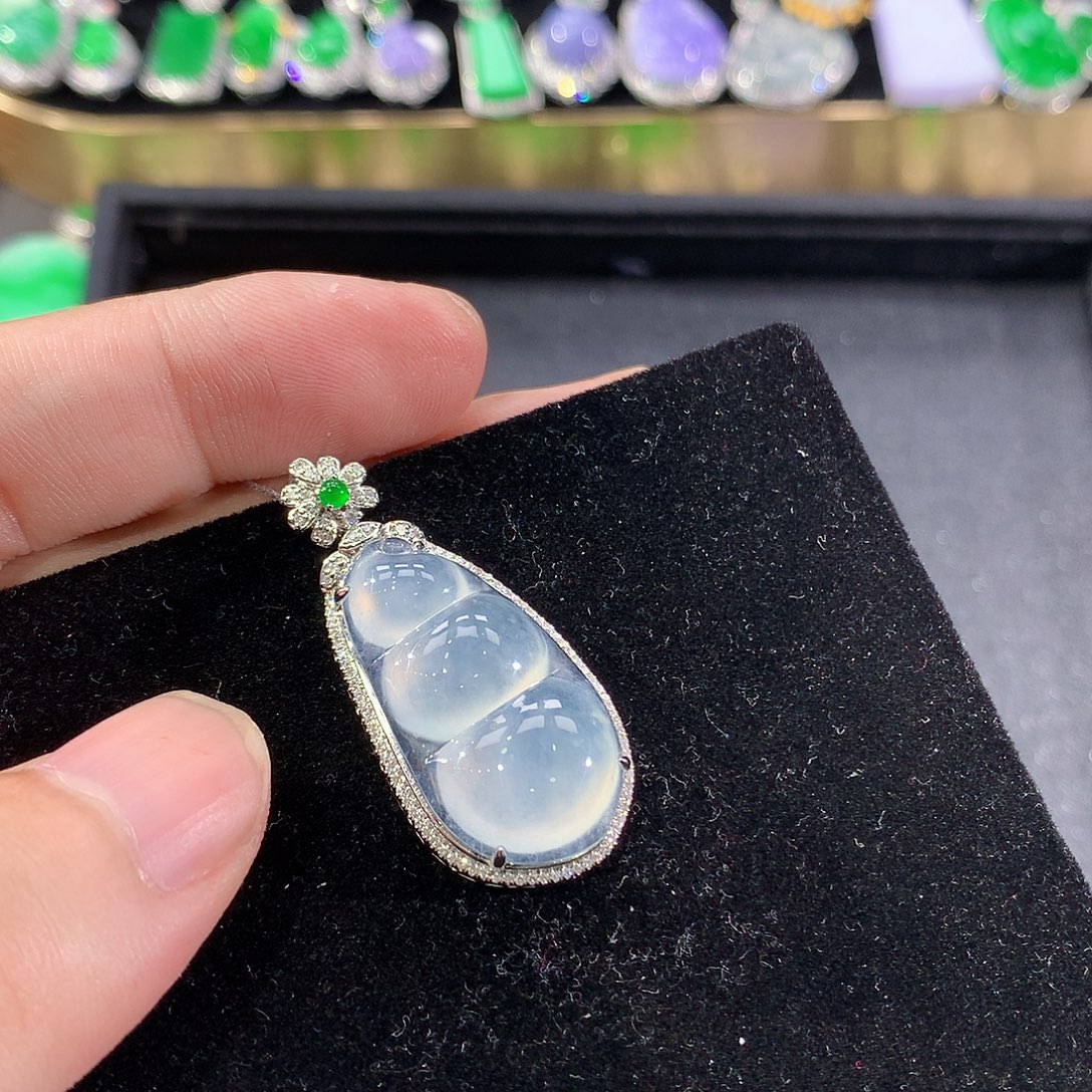 翡翠18K金镶嵌颈饰