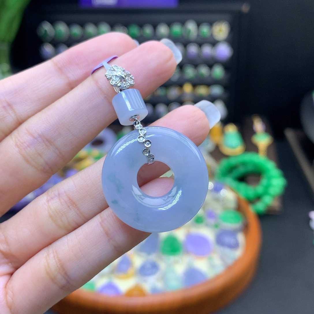 翡翠18K金镶嵌颈饰