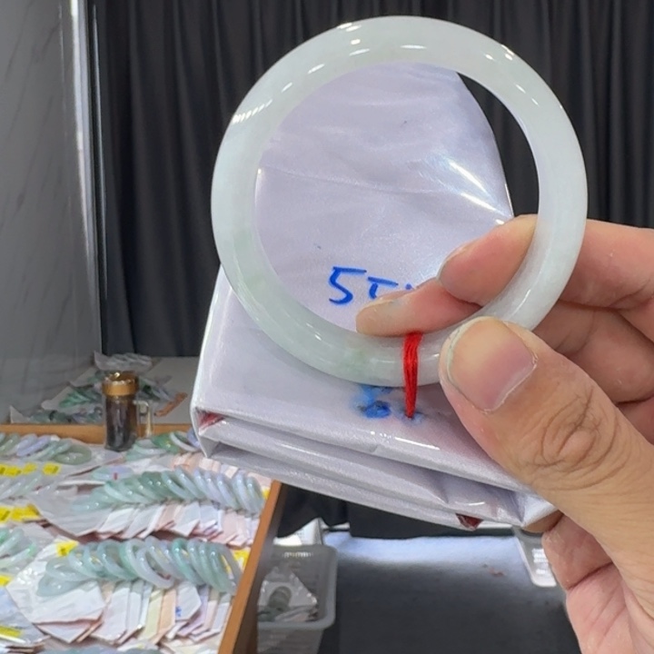 翡翠手镯未镶嵌纯天然缅甸翡翠a货 买断