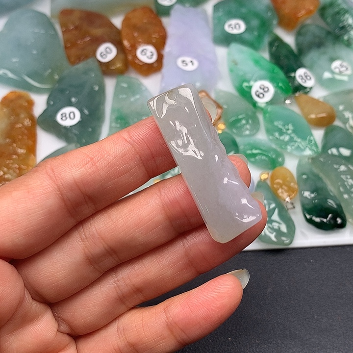 翡翠未镶嵌颈饰随型