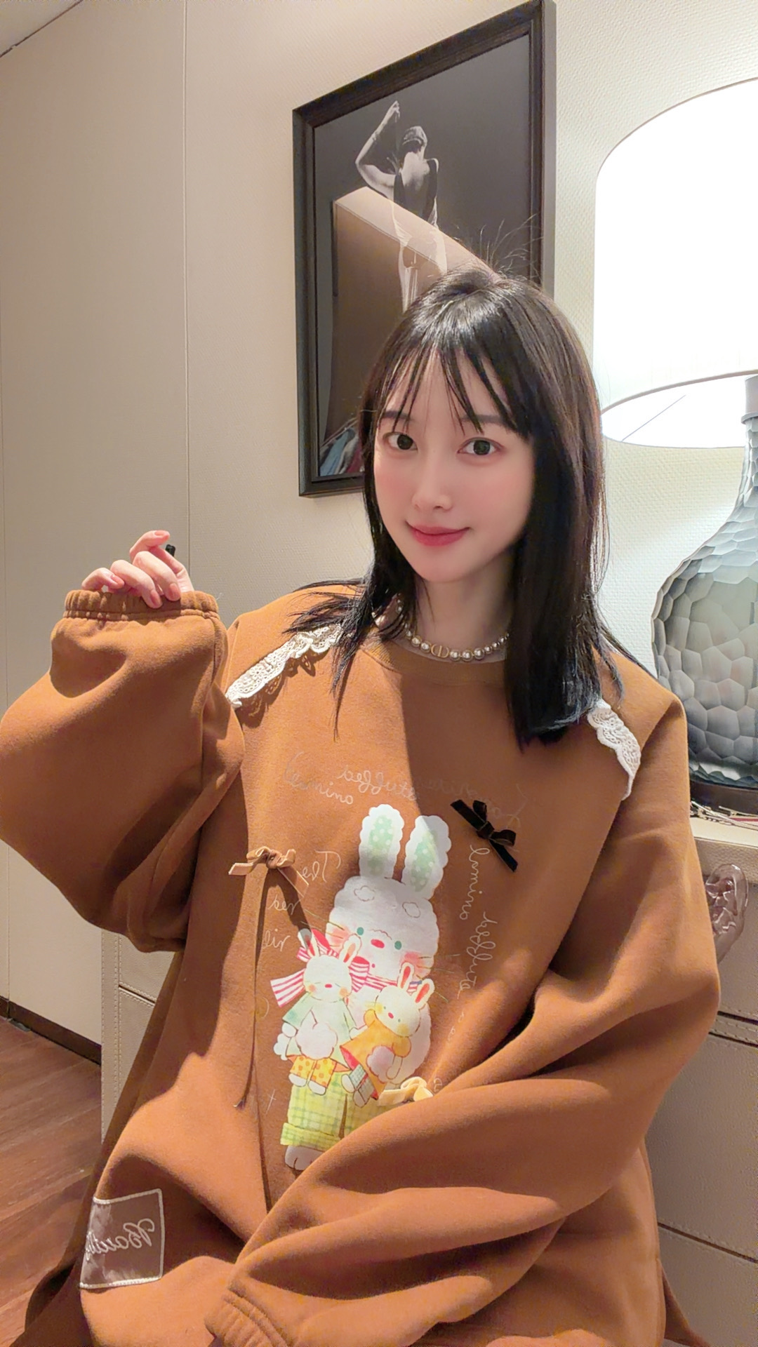 【张静芝】3色~可爱减龄卡通小兔子拼钩花边立体蝴蝶结女生秋冬卫衣