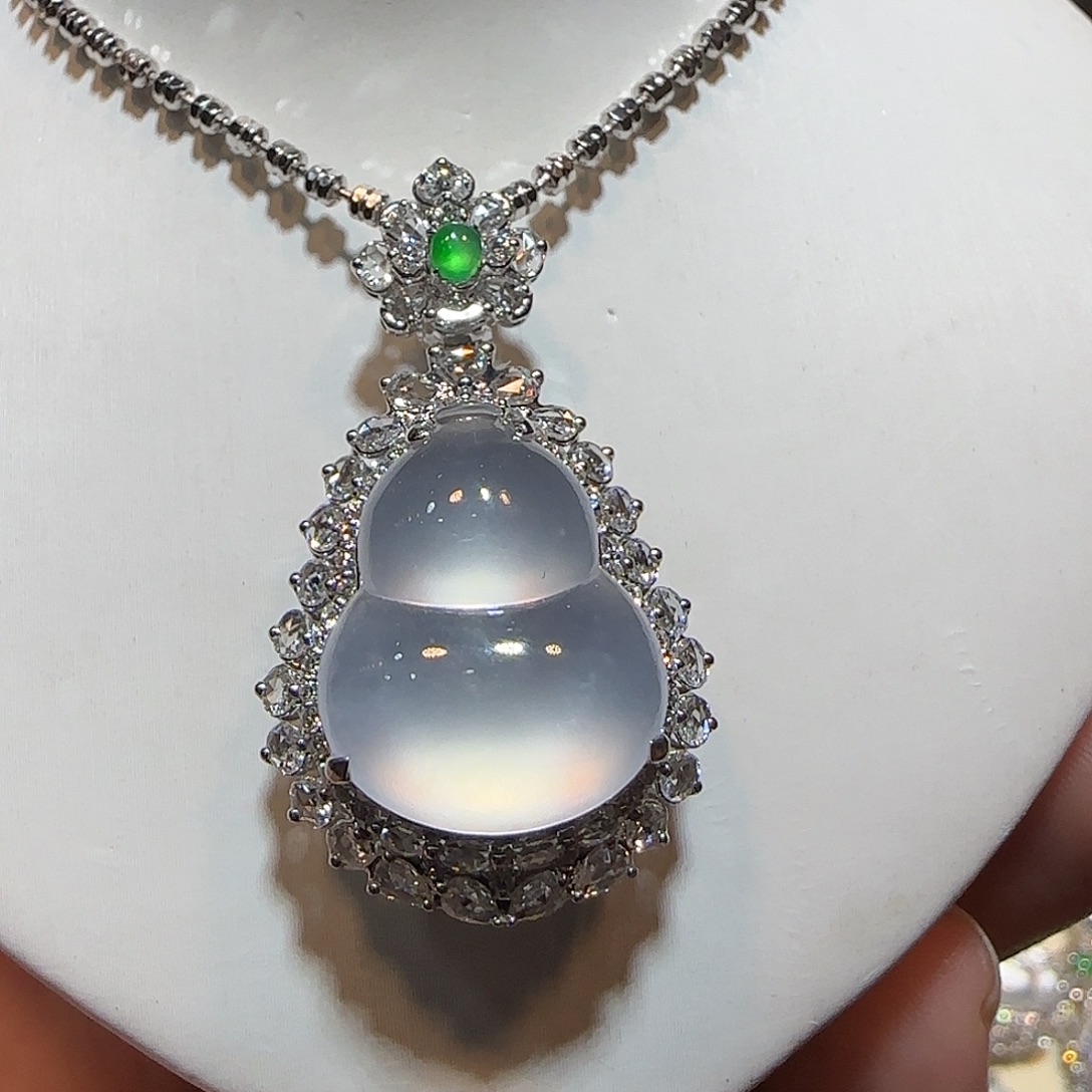 翡翠18K金镶嵌吊坠(不含链)葫芦