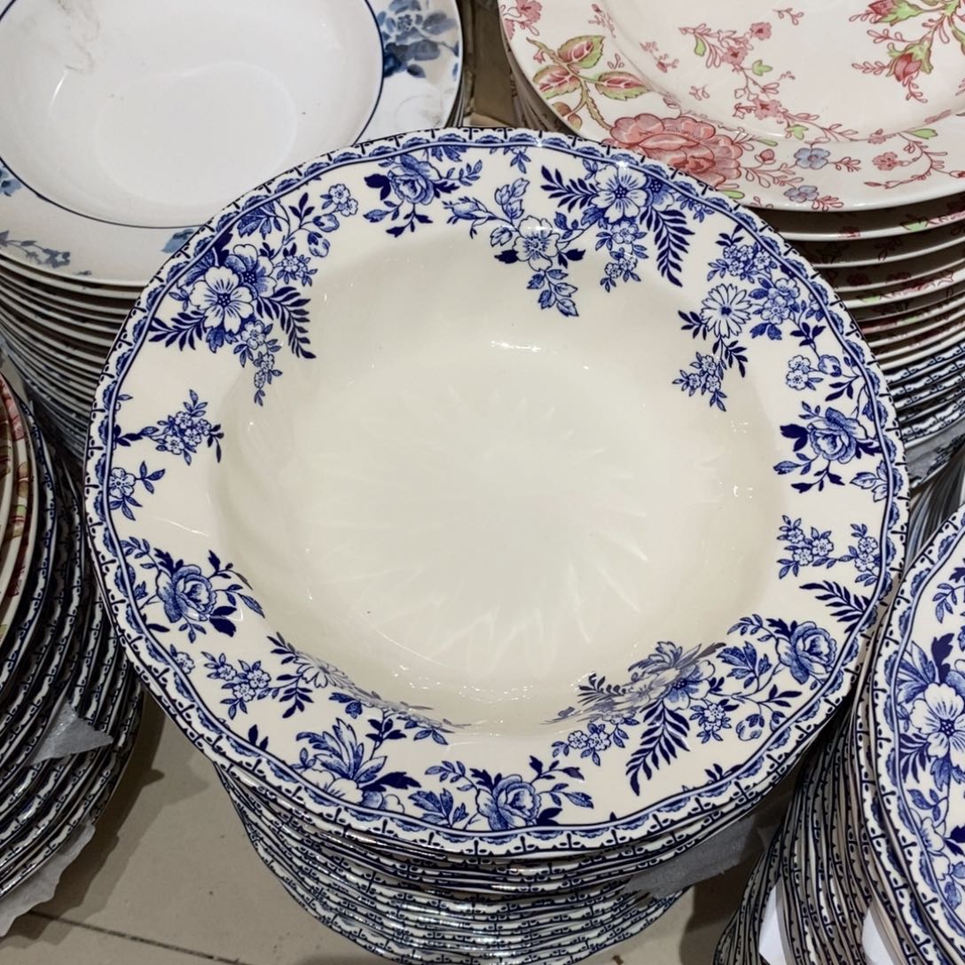 瓷微瑕青花草帽盘