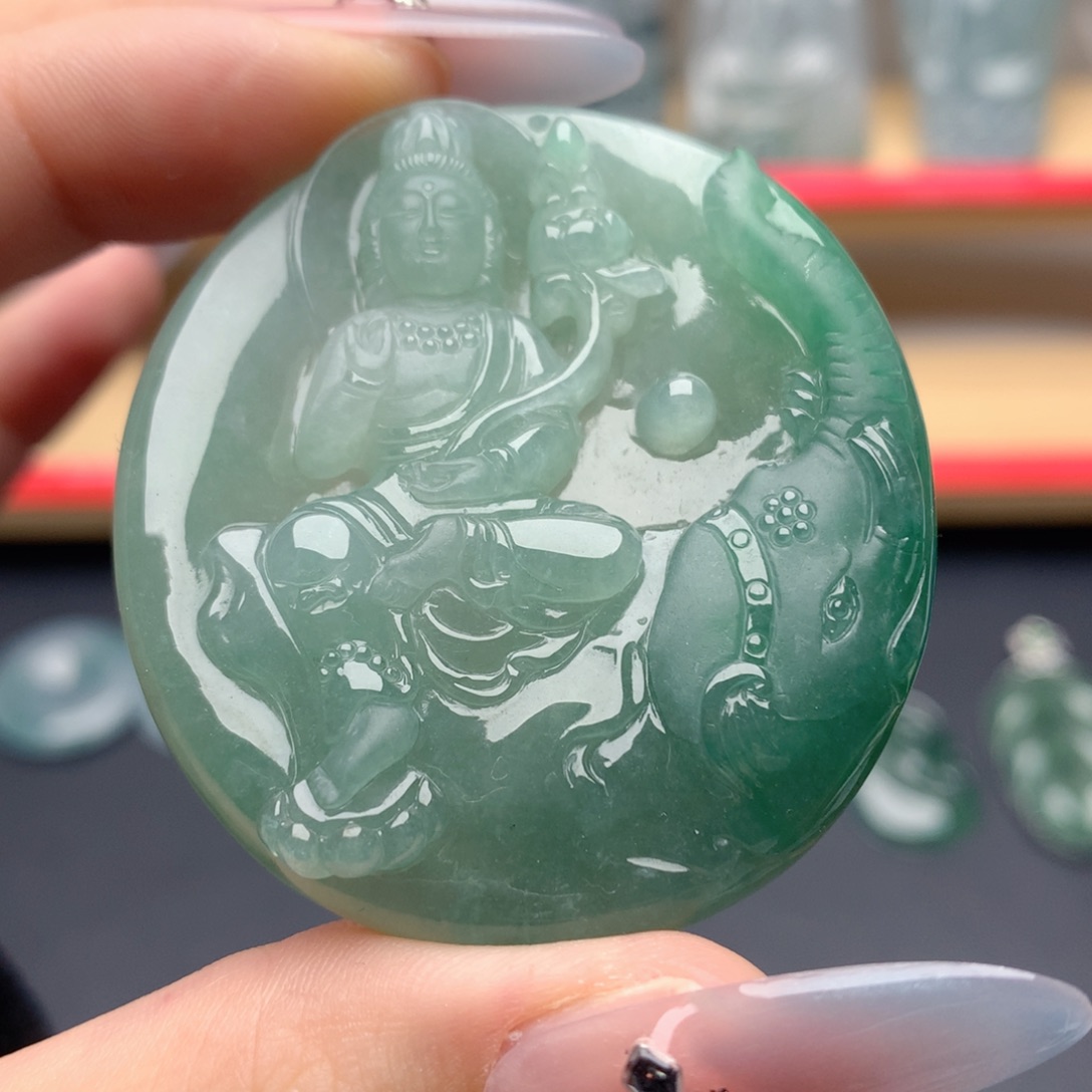 翡翠未镶嵌颈饰普贤菩萨