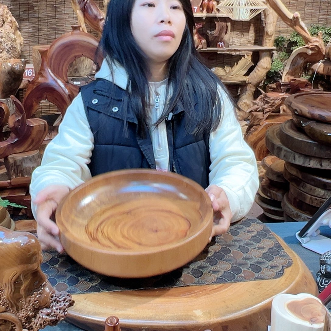 雨***荷木香樟树的。              