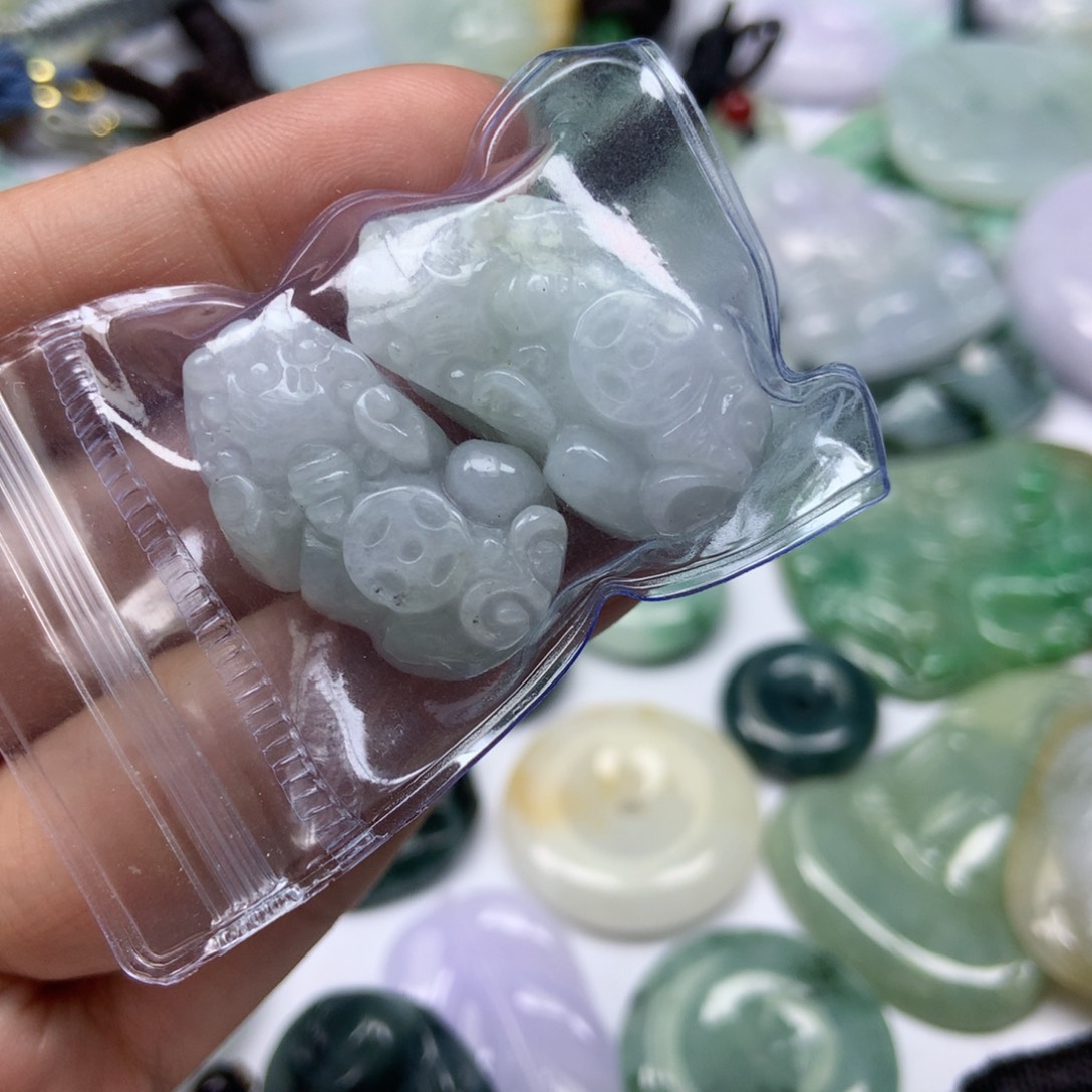 翡翠颈饰未镶嵌天然翡翠
