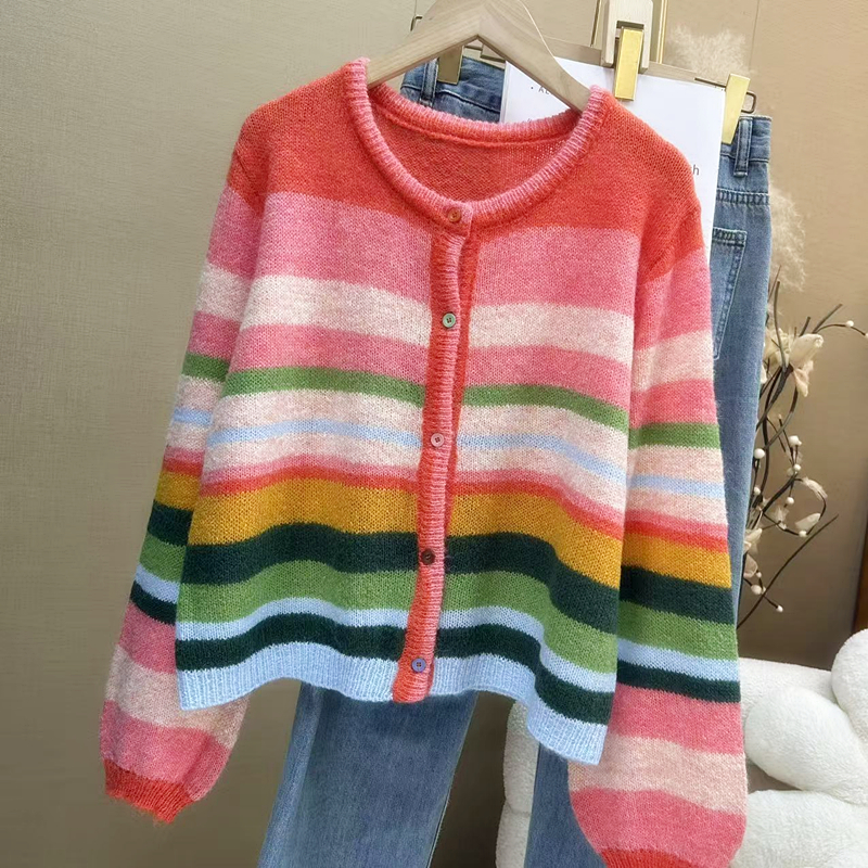 秋季彩虹条纹圆领长袖毛衣女开衫软糯休闲慵懒减龄针织上衣外套