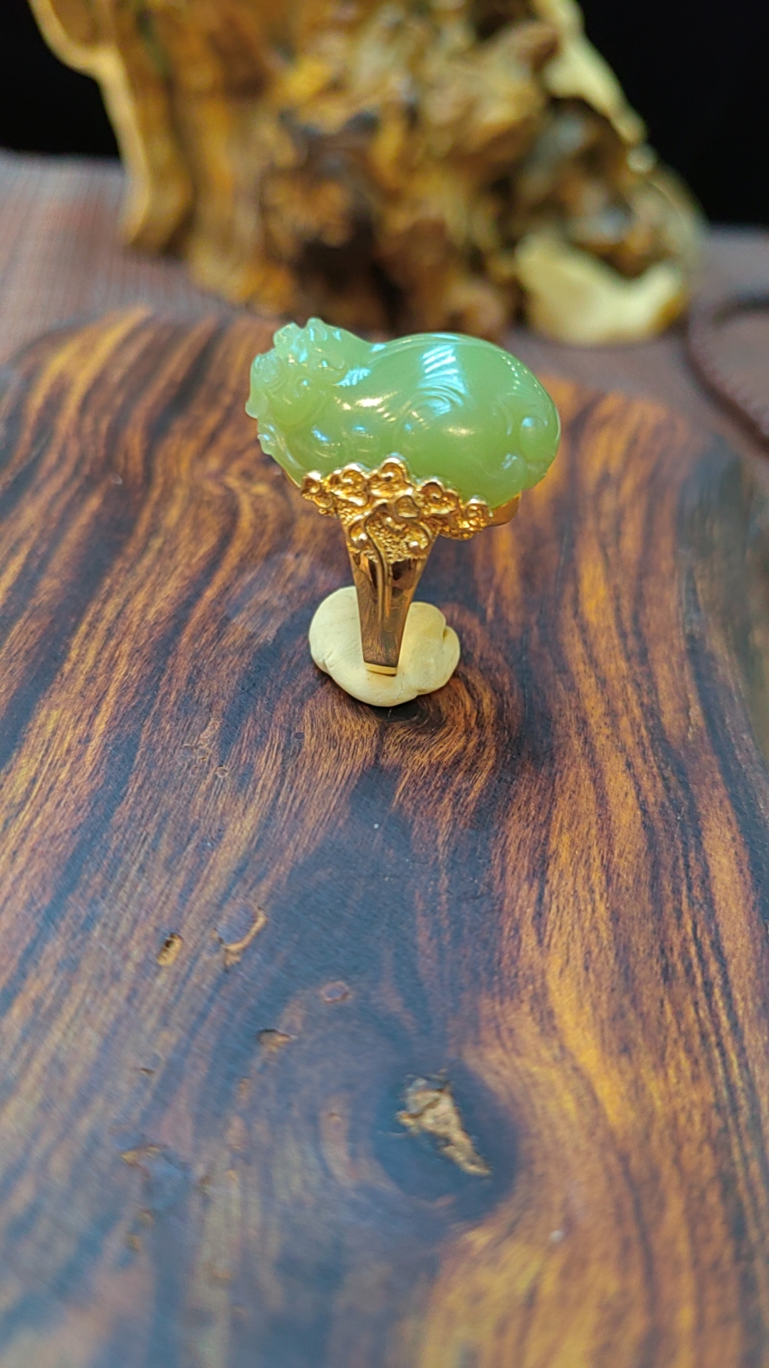 析木河磨玉画龙料金镶玉貔貅戒指