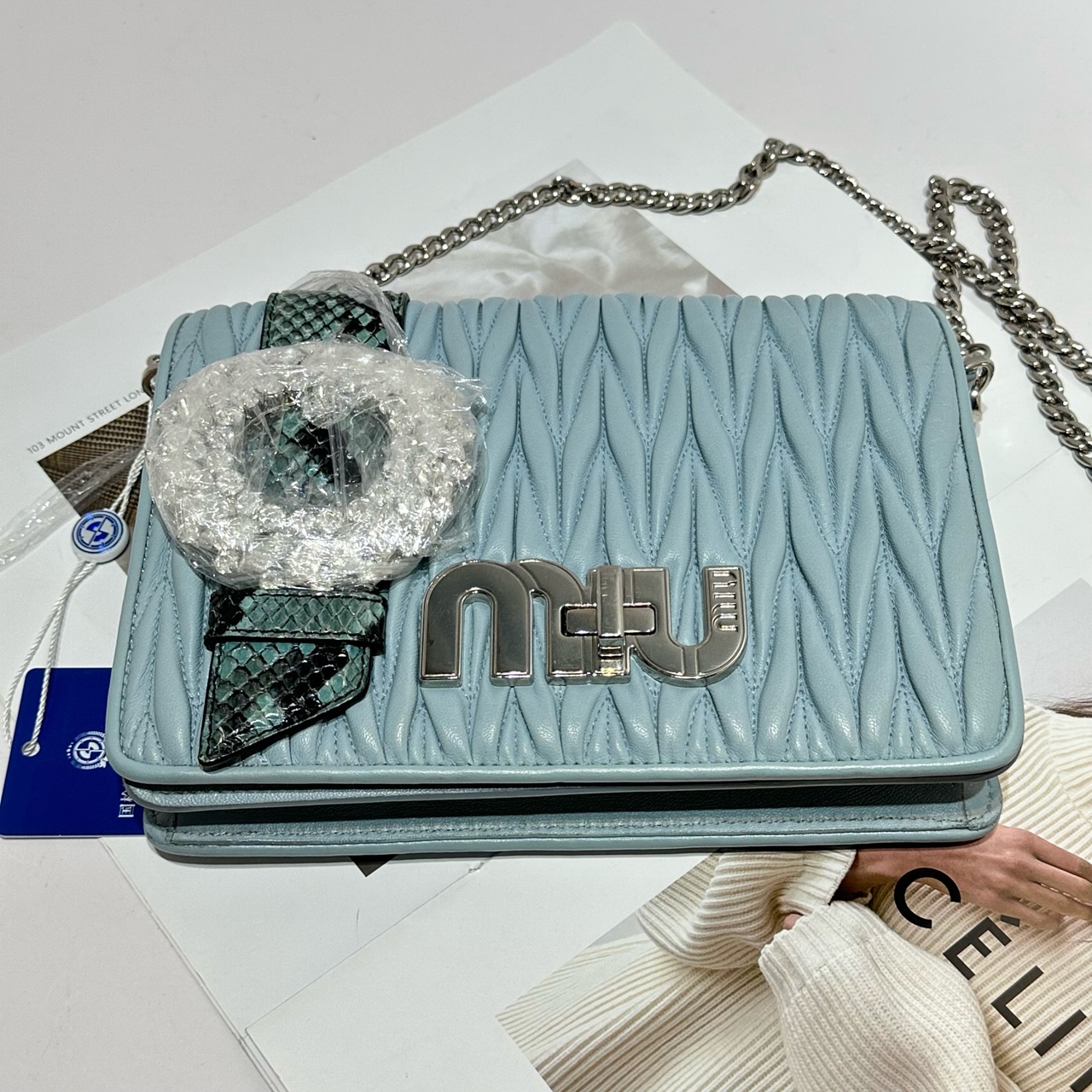 95新 MIU MIU/缪缪 珍甄 太阳花蛇皮高定款斜挎包 09386