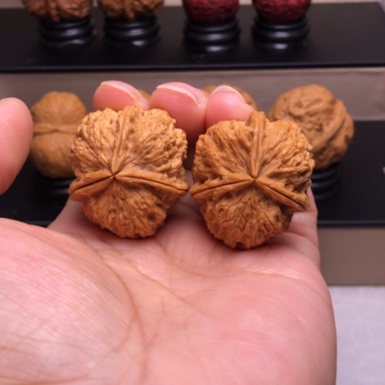 文玩核桃把件三楞36