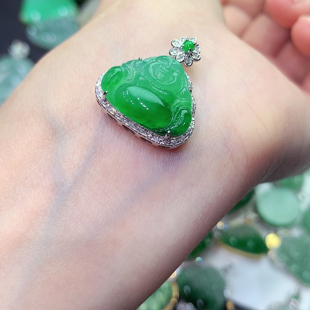 翡翠吊坠(不含链)18K金镶嵌?**?