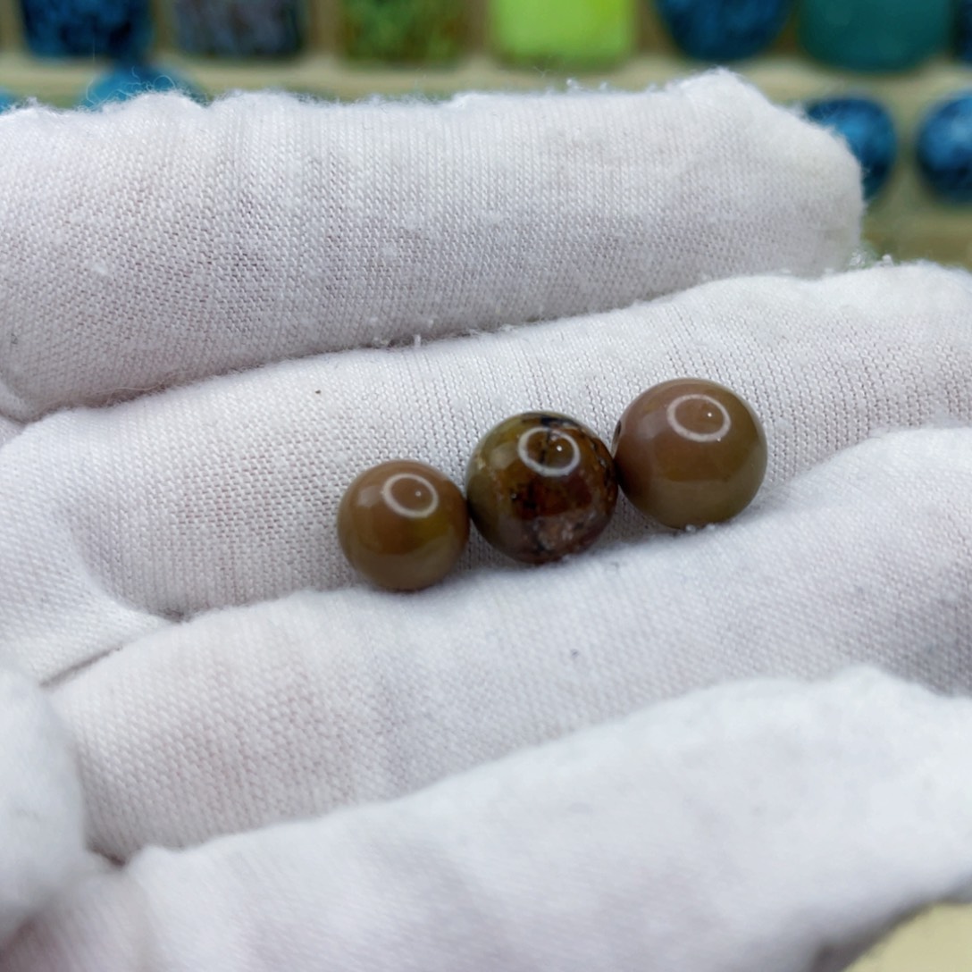 未镶嵌绿松石颈饰