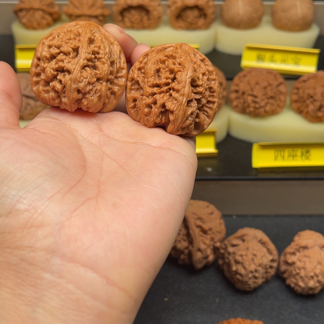 融***岩文玩核桃吊坠43平谷粗筋