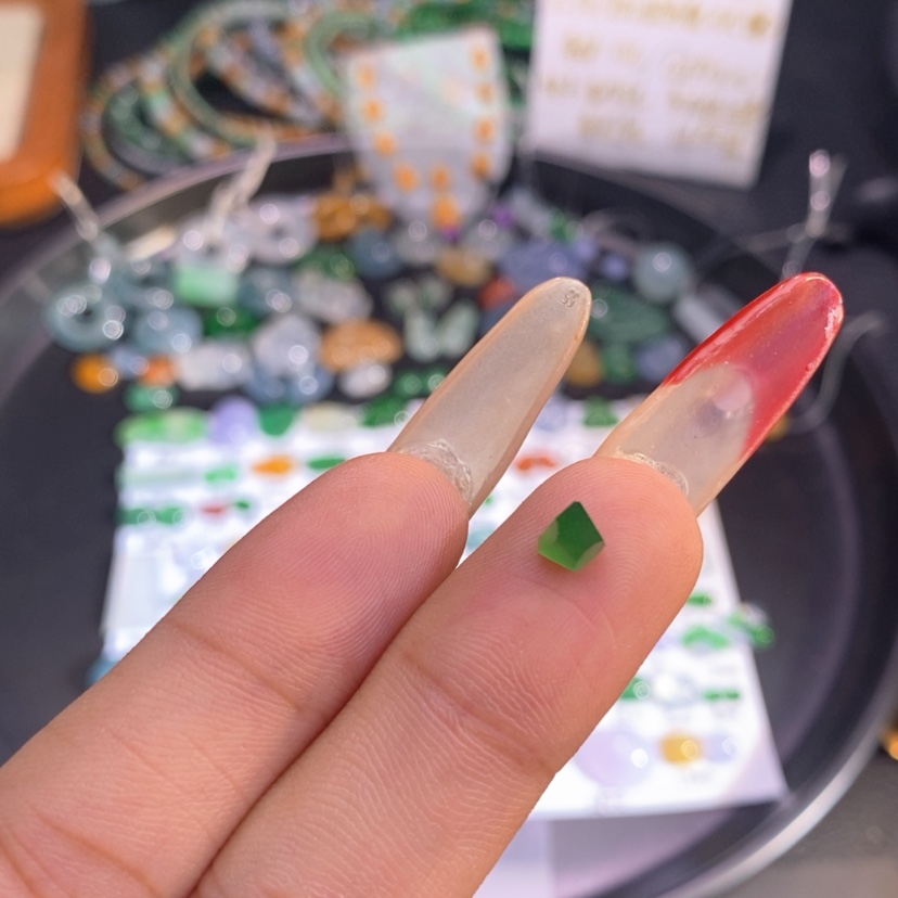 【闪购商品】翡翠挂件未镶嵌切割