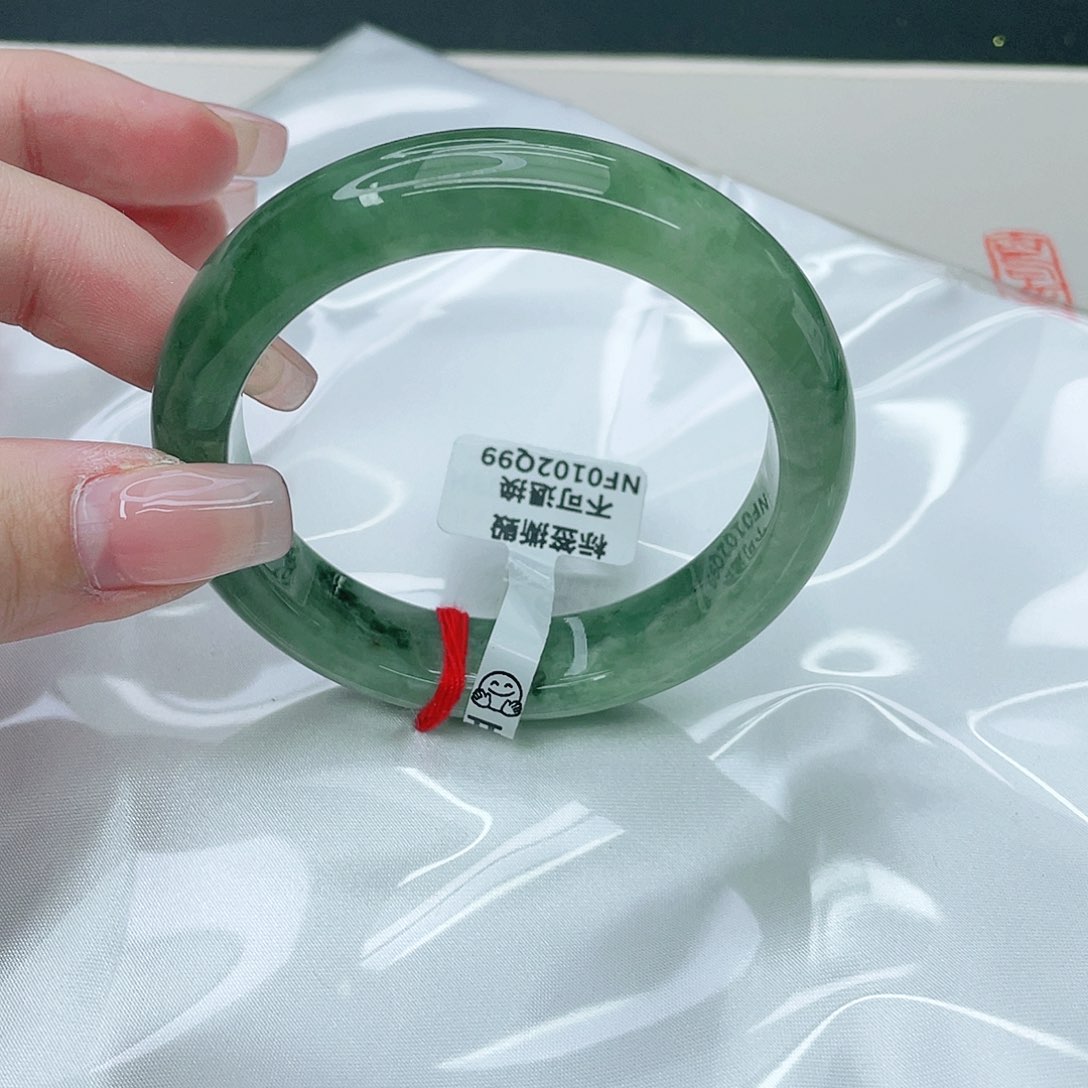 翡翠手镯未镶嵌正55.5
