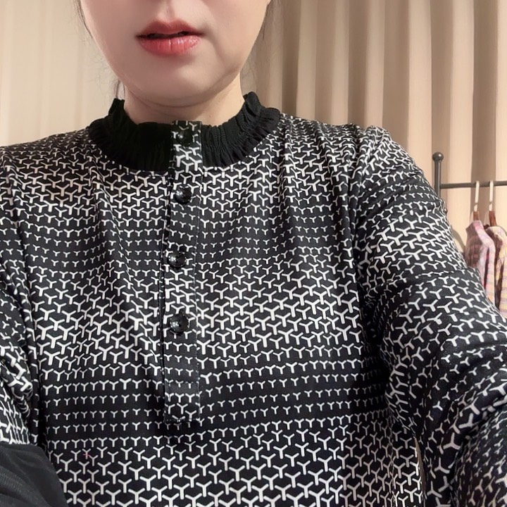 祥***宝韩国木耳领小花衫8码