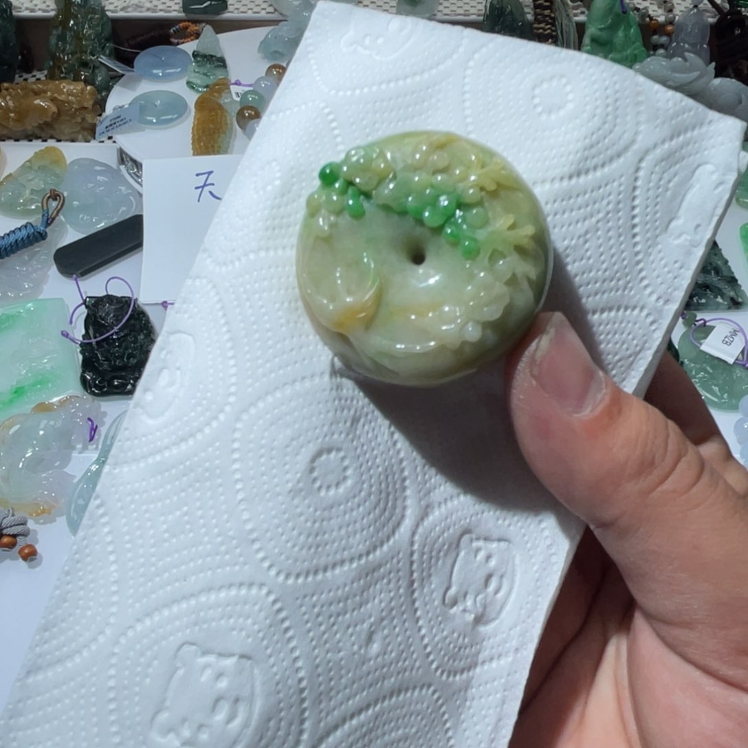 翡翠颈饰未镶嵌天然