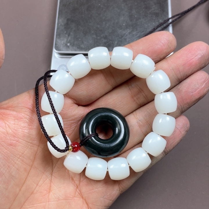 和田玉颈饰未镶嵌天****行